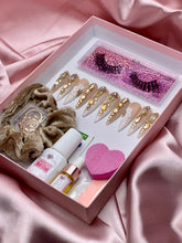 Load image into Gallery viewer, Golden Bling Floral Nails
