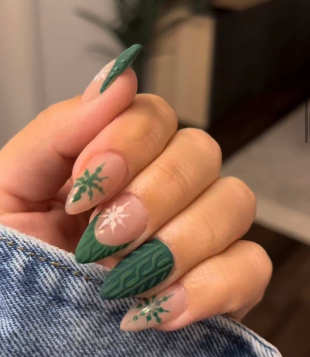 Green Snowflake Sweater Christmas Nails